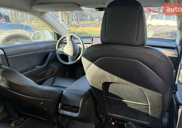Білий Тесла Модель 3, об'ємом двигуна 0 л та пробігом 70 тис. км за 13900 $, фото 5 на Automoto.ua
