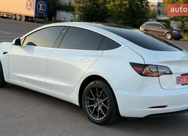 Белый Тесла Модель 3, объемом двигателя 0 л и пробегом 223 тыс. км за 12200 $, фото 2 на Automoto.ua