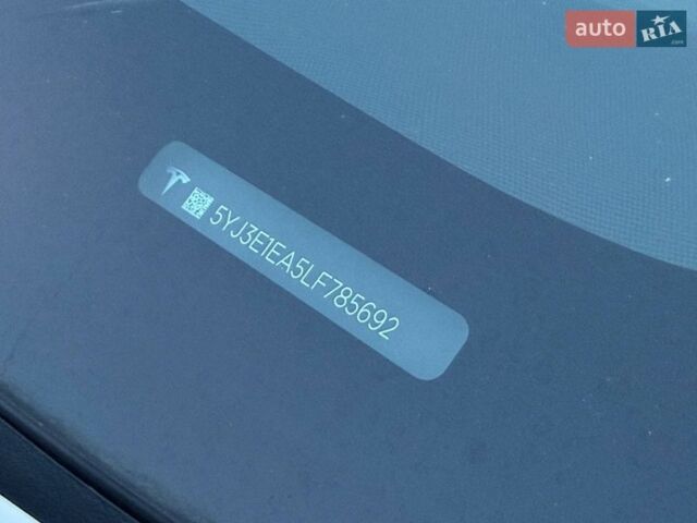 Белый Тесла Модель 3, объемом двигателя 0 л и пробегом 84 тыс. км за 15500 $, фото 49 на Automoto.ua