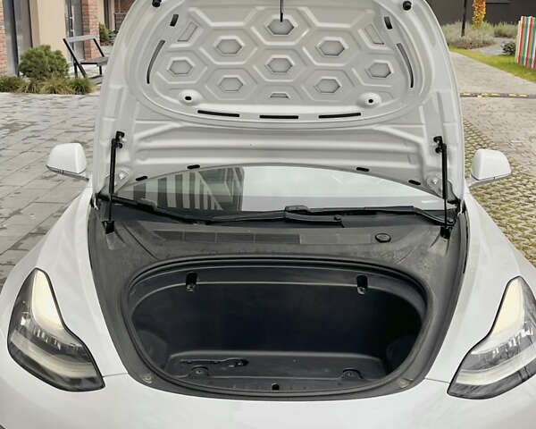 Білий Тесла Модель 3, об'ємом двигуна 0 л та пробігом 87 тис. км за 16999 $, фото 15 на Automoto.ua