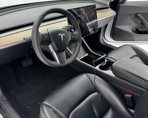 Білий Тесла Модель 3, об'ємом двигуна 0 л та пробігом 147 тис. км за 15750 $, фото 6 на Automoto.ua