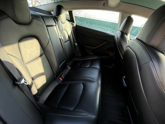 Білий Тесла Модель 3, об'ємом двигуна 0 л та пробігом 102 тис. км за 18500 $, фото 3 на Automoto.ua