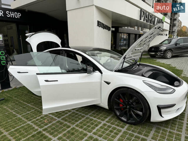 Белый Тесла Модель 3, объемом двигателя 0 л и пробегом 65 тыс. км за 35000 $, фото 1 на Automoto.ua