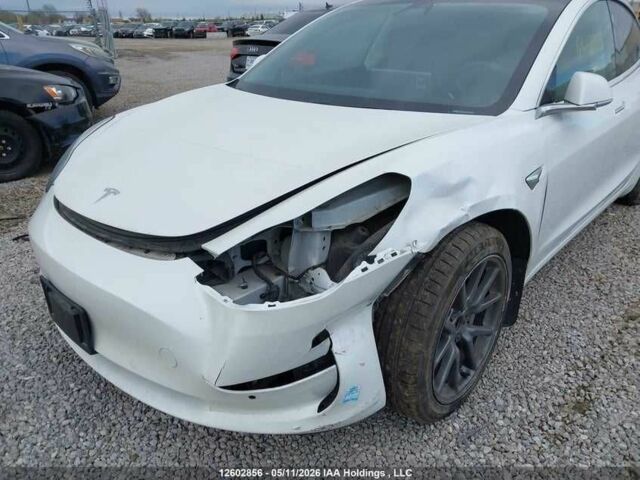 Білий Тесла Модель 3, об'ємом двигуна 0 л та пробігом 141 тис. км за 11000 $, фото 5 на Automoto.ua