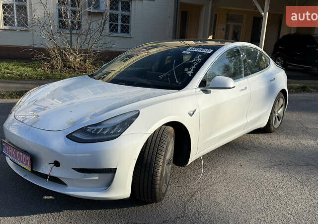 Білий Тесла Модель 3, об'ємом двигуна 0 л та пробігом 70 тис. км за 13900 $, фото 1 на Automoto.ua