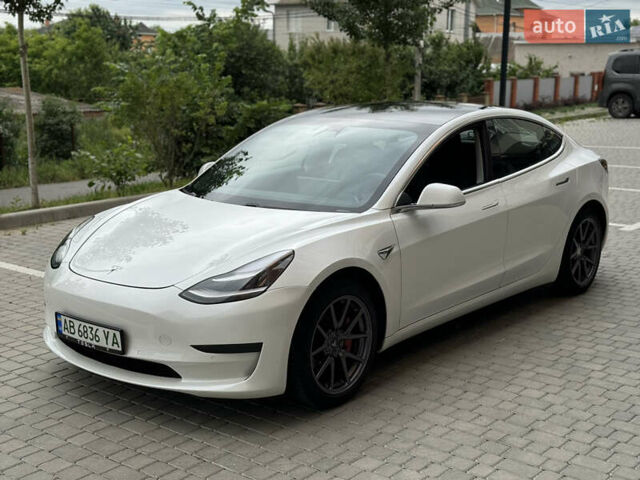 Белый Тесла Модель 3, объемом двигателя 0 л и пробегом 64 тыс. км за 17900 $, фото 17 на Automoto.ua