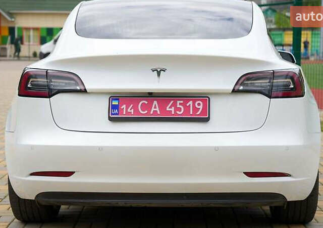Тесла Модель 3 2020 в Киеве на Automoto.ua Белый Тесла Модель 3, объемом двигателя 0 л и пробегом 55 тыс. км за 14800 $, фото 4 на Automoto.ua