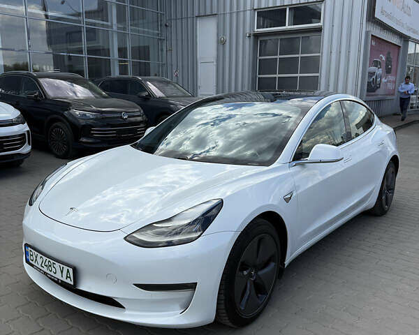 Белый Тесла Модель 3, объемом двигателя 0 л и пробегом 57 тыс. км за 23900 $, фото 1 на Automoto.ua