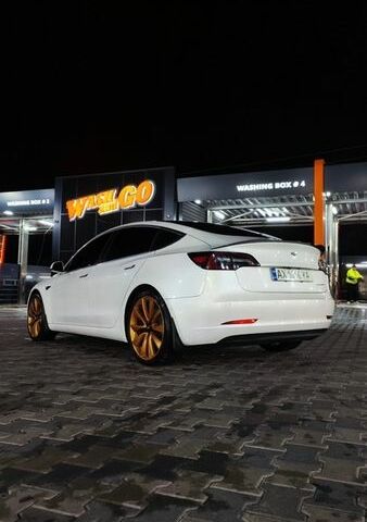 Білий Тесла Модель 3, об'ємом двигуна 0 л та пробігом 58 тис. км за 18800 $, фото 12 на Automoto.ua