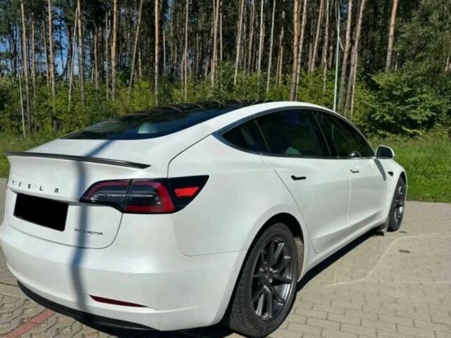 Білий Тесла Модель 3, об'ємом двигуна 0 л та пробігом 62 тис. км за 12000 $, фото 2 на Automoto.ua