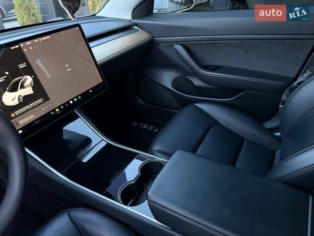 Белый Тесла Модель 3, объемом двигателя 0 л и пробегом 84 тыс. км за 15500 $, фото 30 на Automoto.ua