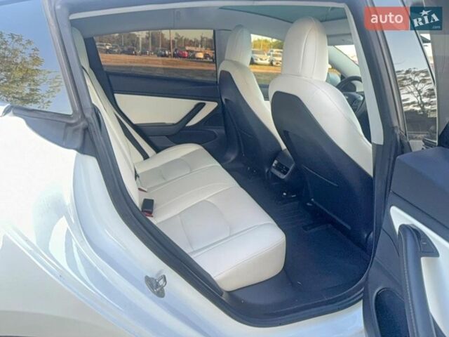 Білий Тесла Модель 3, об'ємом двигуна 0 л та пробігом 92 тис. км за 5000 $, фото 5 на Automoto.ua