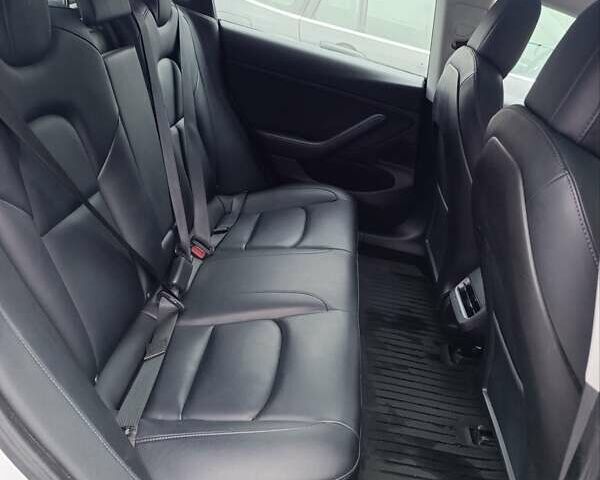 Білий Тесла Модель 3, об'ємом двигуна 0 л та пробігом 112 тис. км за 18500 $, фото 11 на Automoto.ua