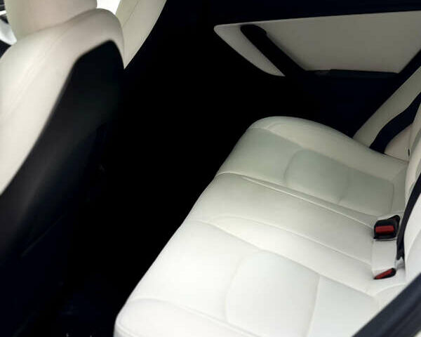 Білий Тесла Модель 3, об'ємом двигуна 0 л та пробігом 67 тис. км за 18600 $, фото 17 на Automoto.ua