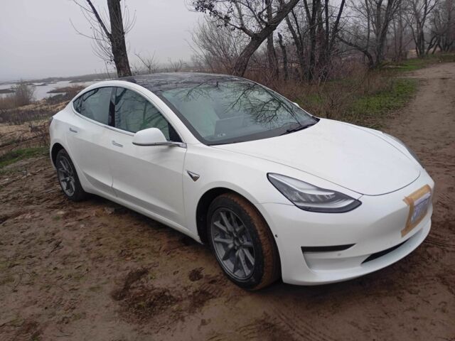 Белый Тесла Модель 3, объемом двигателя 0 л и пробегом 77 тыс. км за 16000 $, фото 2 на Automoto.ua