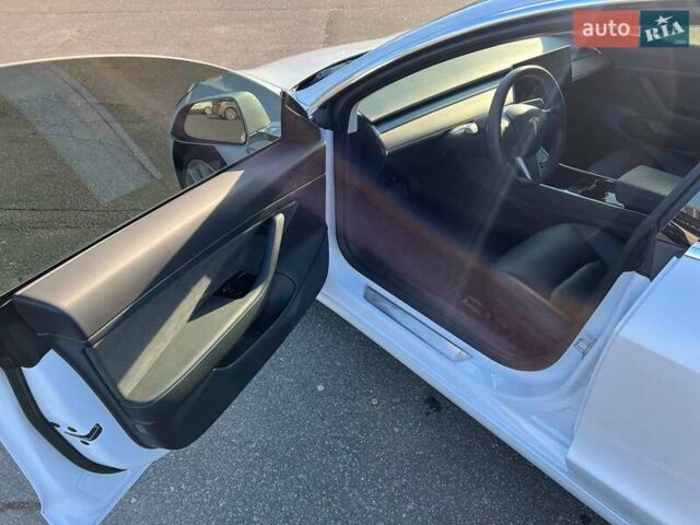 Белый Тесла Модель 3, объемом двигателя 0 л и пробегом 40 тыс. км за 17100 $, фото 9 на Automoto.ua