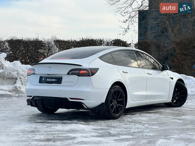 Белый Тесла Модель 3, объемом двигателя 0 л и пробегом 90 тыс. км за 19999 $, фото 22 на Automoto.ua