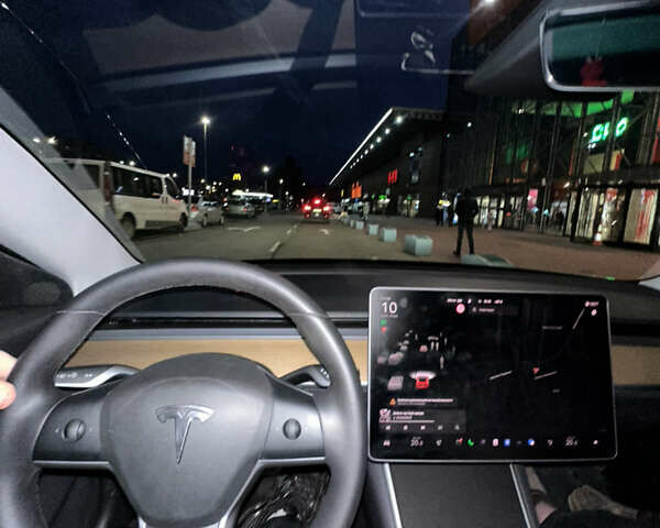 Білий Тесла Модель 3, об'ємом двигуна 0 л та пробігом 116 тис. км за 18500 $, фото 9 на Automoto.ua