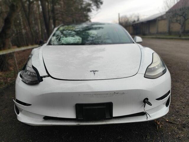 Білий Тесла Модель 3, об'ємом двигуна 0 л та пробігом 67 тис. км за 9500 $, фото 2 на Automoto.ua