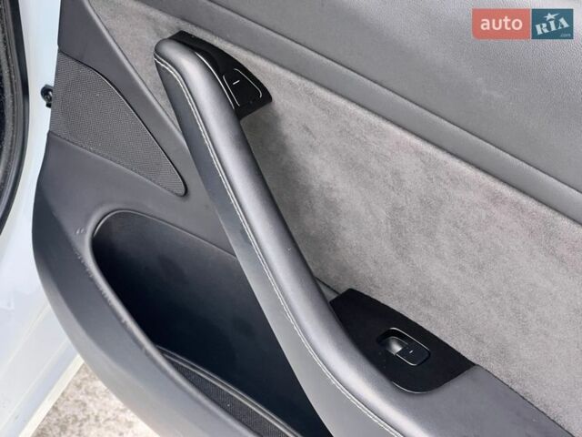 Белый Тесла Модель 3, объемом двигателя 0 л и пробегом 90 тыс. км за 18999 $, фото 42 на Automoto.ua