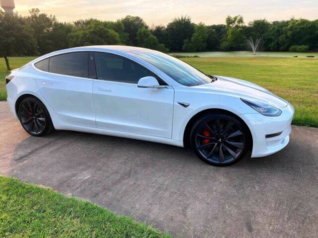 Тесла Модель 3 2020 в Киеве на Automoto.ua Белый Тесла Модель 3, объемом двигателя 0 л и пробегом 35 тыс. км за 9900 $, фото 6 на Automoto.ua