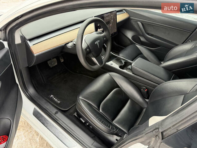 Белый Тесла Модель 3, объемом двигателя 0 л и пробегом 227 тыс. км за 14000 $, фото 17 на Automoto.ua