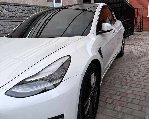 Белый Тесла Модель 3, объемом двигателя 0 л и пробегом 102 тыс. км за 19800 $, фото 1 на Automoto.ua