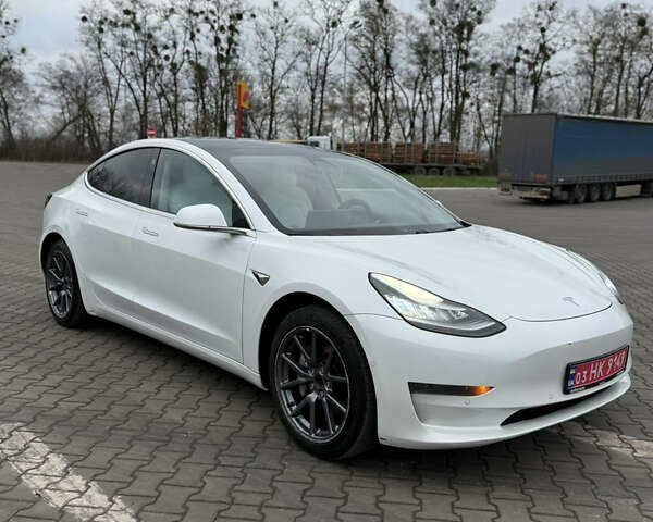 Білий Тесла Модель 3, об'ємом двигуна 0 л та пробігом 107 тис. км за 13800 $, фото 2 на Automoto.ua