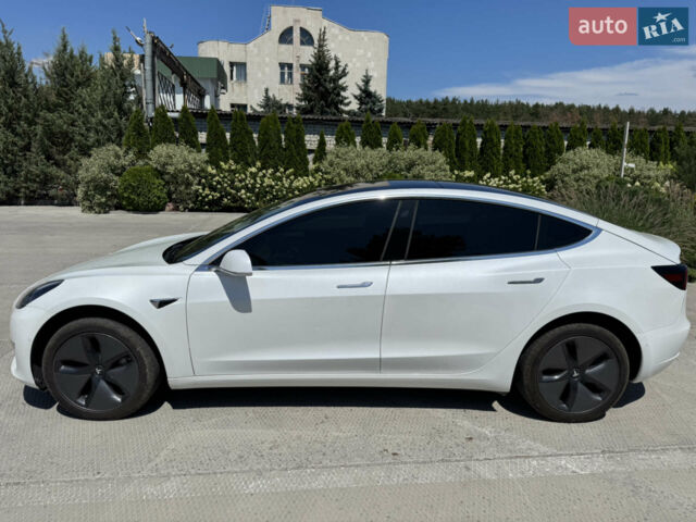Білий Тесла Модель 3, об'ємом двигуна 0 л та пробігом 88 тис. км за 18500 $, фото 5 на Automoto.ua