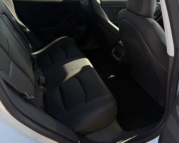 Білий Тесла Модель 3, об'ємом двигуна 0 л та пробігом 117 тис. км за 16500 $, фото 6 на Automoto.ua