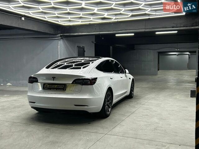 Білий Тесла Модель 3, об'ємом двигуна 0 л та пробігом 102 тис. км за 17900 $, фото 8 на Automoto.ua