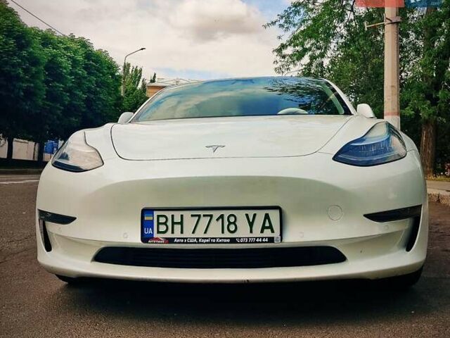Белый Тесла Модель 3, объемом двигателя 0 л и пробегом 105 тыс. км за 21000 $, фото 3 на Automoto.ua