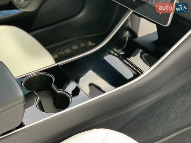 Тесла Модель 3 2020 у Івано-Франківську на Automoto.ua Білий Тесла Модель 3, об'ємом двигуна 0 л та пробігом 145 тис. км за 14850 $, фото 97 на Automoto.ua