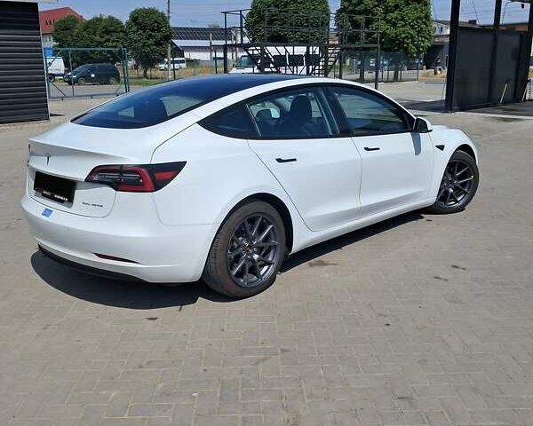 Белый Тесла Модель 3, объемом двигателя 0 л и пробегом 105 тыс. км за 20450 $, фото 24 на Automoto.ua