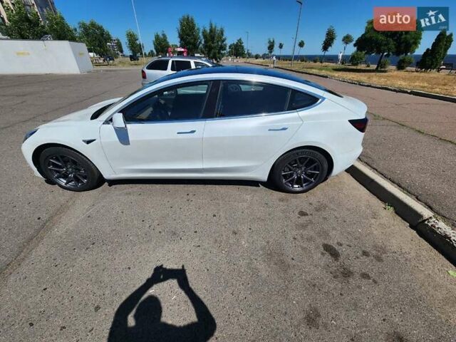 Білий Тесла Модель 3, об'ємом двигуна 0 л та пробігом 97 тис. км за 22600 $, фото 2 на Automoto.ua