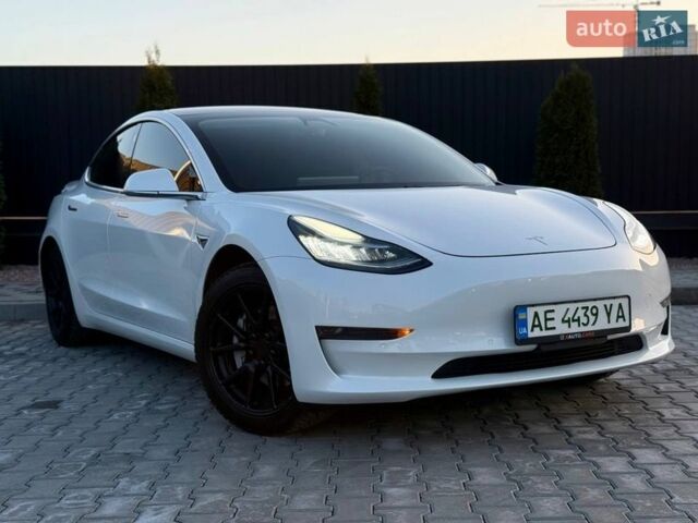 Білий Тесла Модель 3, об'ємом двигуна 0 л та пробігом 105 тис. км за 15500 $, фото 2 на Automoto.ua