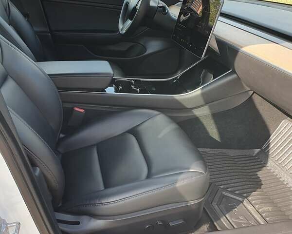 Белый Тесла Модель 3, объемом двигателя 0 л и пробегом 88 тыс. км за 22800 $, фото 42 на Automoto.ua