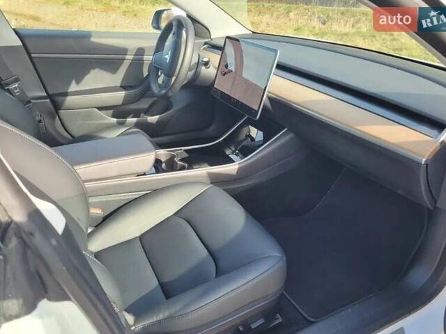 Білий Тесла Модель 3, об'ємом двигуна 0 л та пробігом 47 тис. км за 26200 $, фото 10 на Automoto.ua