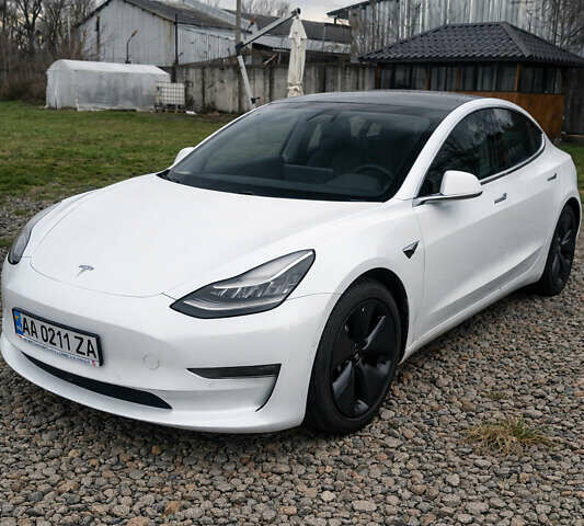 Белый Тесла Модель 3, объемом двигателя 0 л и пробегом 72 тыс. км за 20000 $, фото 1 на Automoto.ua
