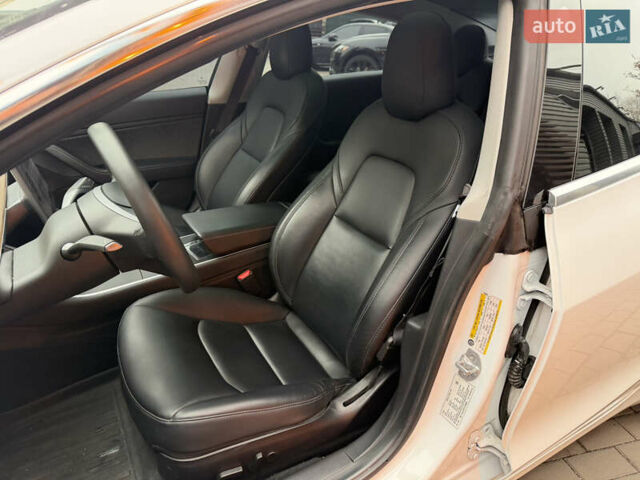 Білий Тесла Модель 3, об'ємом двигуна 0 л та пробігом 111 тис. км за 19900 $, фото 8 на Automoto.ua