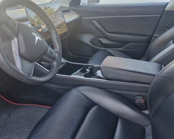 Белый Тесла Модель 3, объемом двигателя 0 л и пробегом 72 тыс. км за 17700 $, фото 5 на Automoto.ua