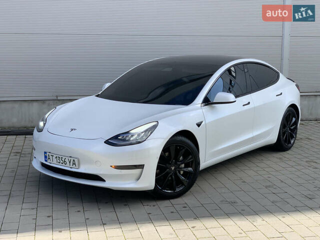 Тесла Модель 3 2020 у Івано-Франківську на Automoto.ua Білий Тесла Модель 3, об'ємом двигуна 0 л та пробігом 145 тис. км за 14850 $, фото 35 на Automoto.ua