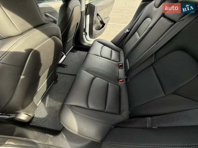 Білий Тесла Модель 3, об'ємом двигуна 0 л та пробігом 73 тис. км за 23850 $, фото 11 на Automoto.ua