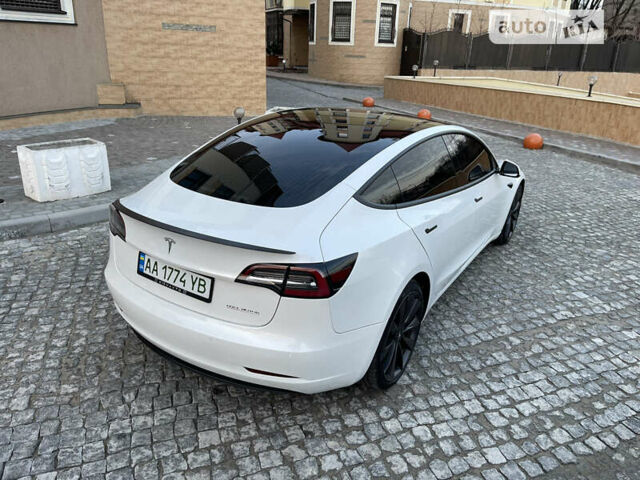 Белый Тесла Модель 3, объемом двигателя 0 л и пробегом 21 тыс. км за 30800 $, фото 4 на Automoto.ua