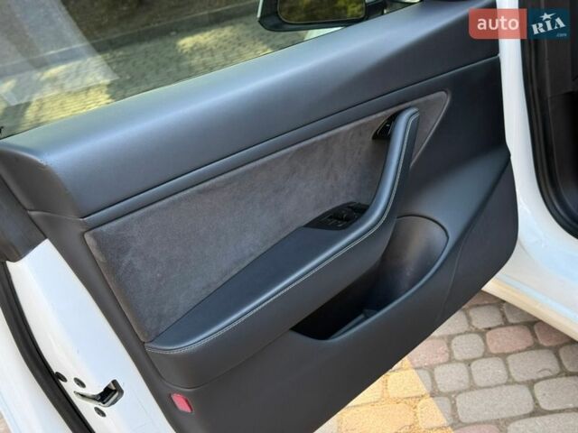 Білий Тесла Модель 3, об'ємом двигуна 0 л та пробігом 89 тис. км за 19900 $, фото 53 на Automoto.ua