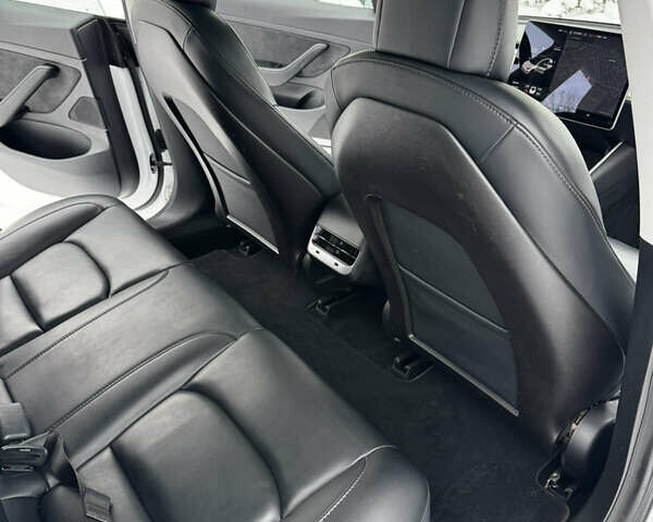 Білий Тесла Модель 3, об'ємом двигуна 0 л та пробігом 147 тис. км за 15750 $, фото 14 на Automoto.ua