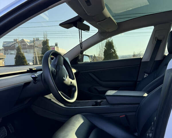 Белый Тесла Модель 3, объемом двигателя 0 л и пробегом 106 тыс. км за 18800 $, фото 8 на Automoto.ua