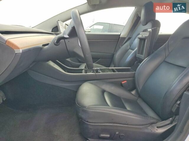 Білий Тесла Модель 3, об'ємом двигуна 0 л та пробігом 62 тис. км за 3000 $, фото 6 на Automoto.ua