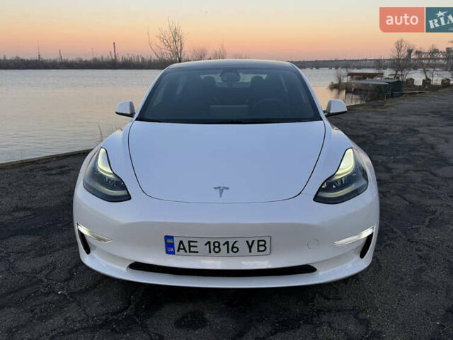 Білий Тесла Модель 3, об'ємом двигуна 0 л та пробігом 56 тис. км за 19150 $, фото 2 на Automoto.ua