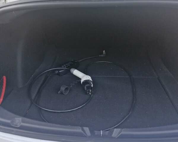 Белый Тесла Модель 3, объемом двигателя 0 л и пробегом 72 тыс. км за 17700 $, фото 4 на Automoto.ua